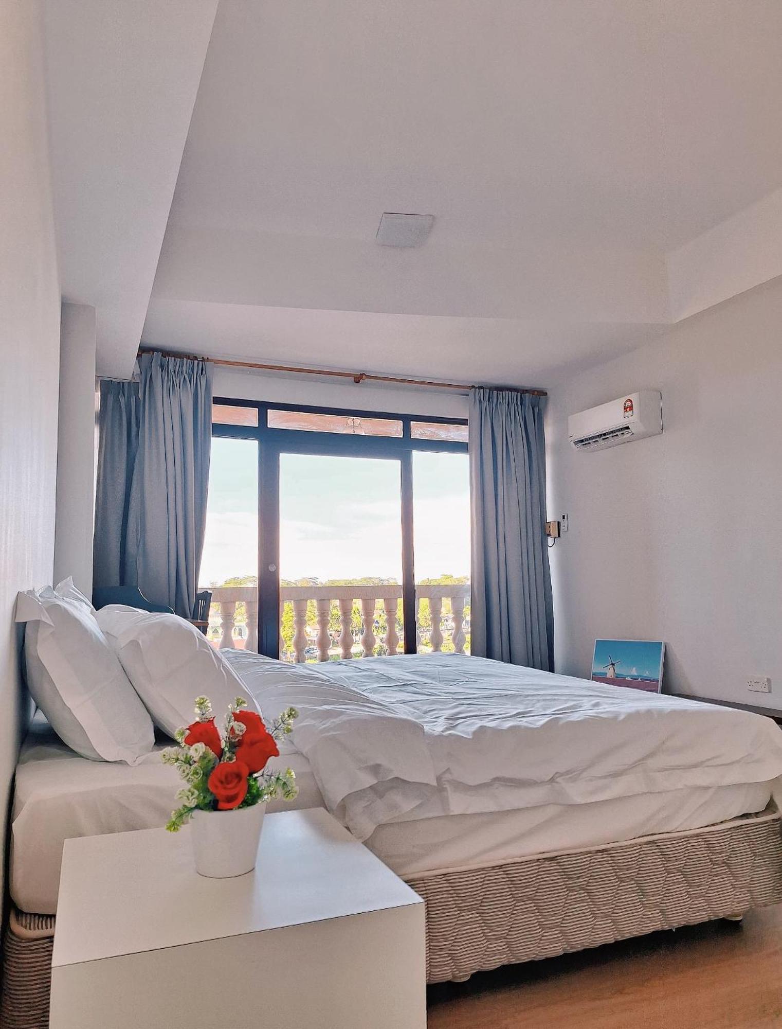 Cozzzy Hut Riverbank Suites Kuching With Spectacular River View Dış mekan fotoğraf
