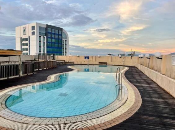 Cozzzy Hut Riverbank Suites Kuching With Spectacular River View Dış mekan fotoğraf