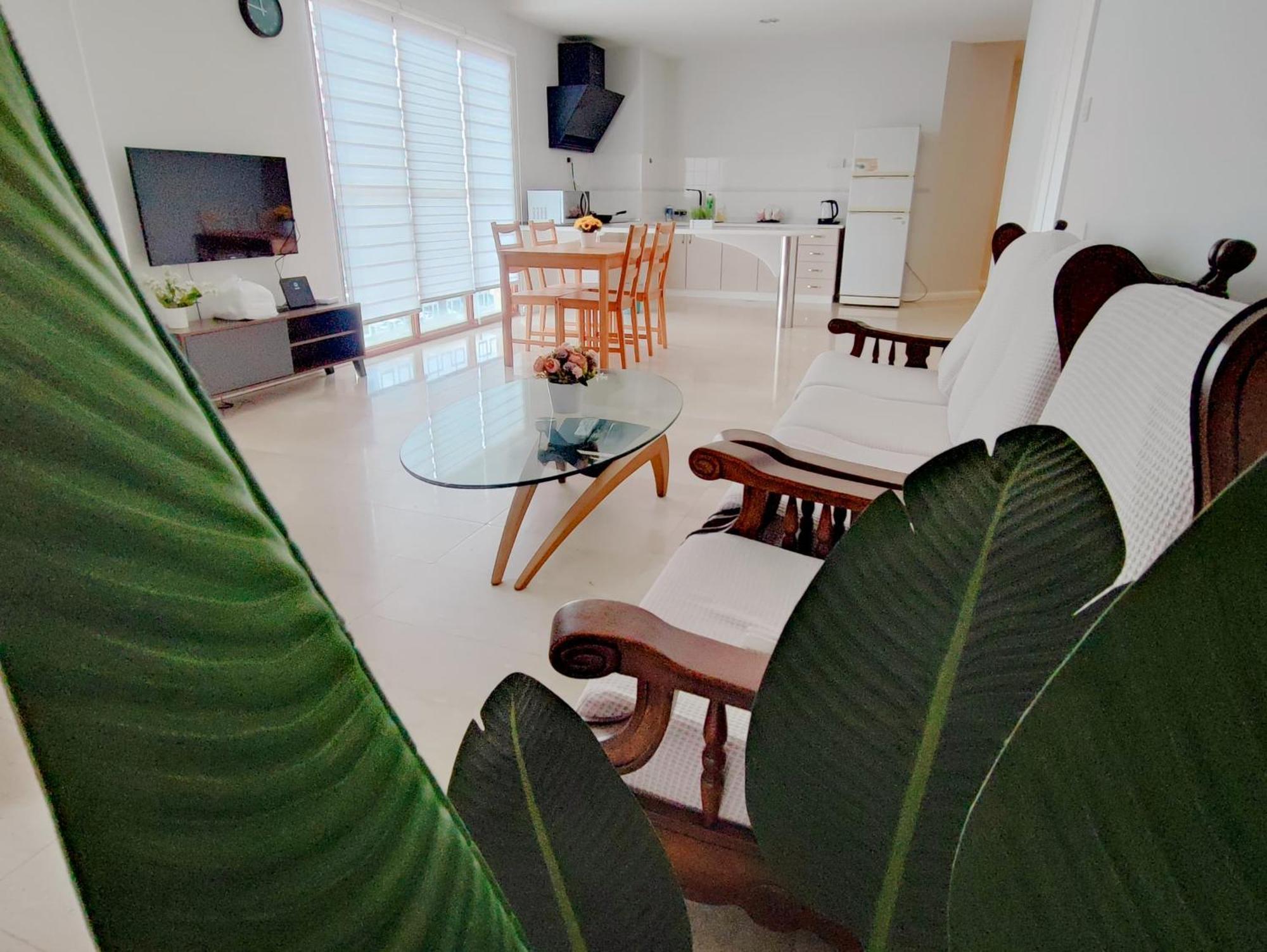 Cozzzy Hut Riverbank Suites Kuching With Spectacular River View Dış mekan fotoğraf