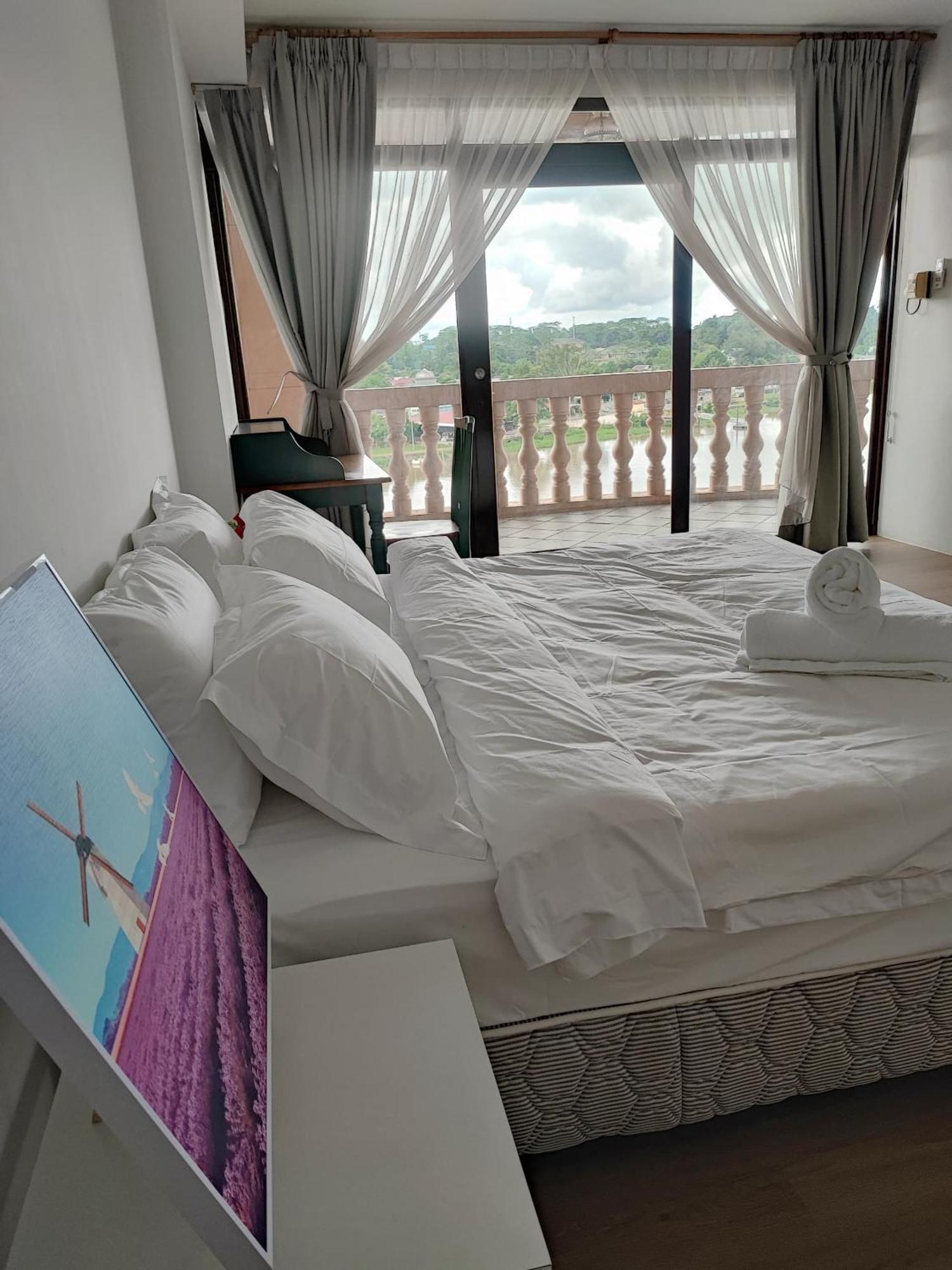 Cozzzy Hut Riverbank Suites Kuching With Spectacular River View Dış mekan fotoğraf